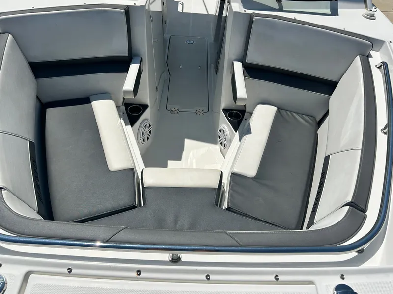 Slide: The Image of Blackfin 272 DC 2019 - 11