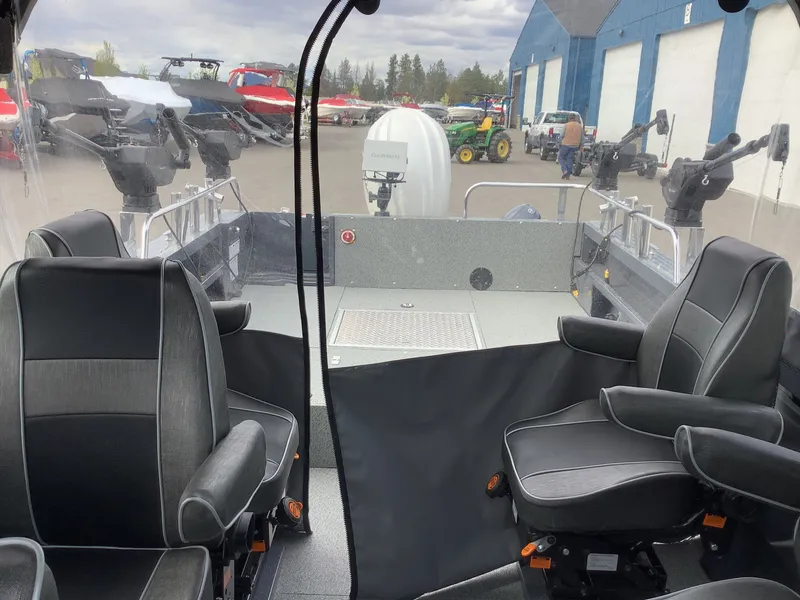 Slide: The Image of Duckworth 24 Pacific Navigator 2024 - 10