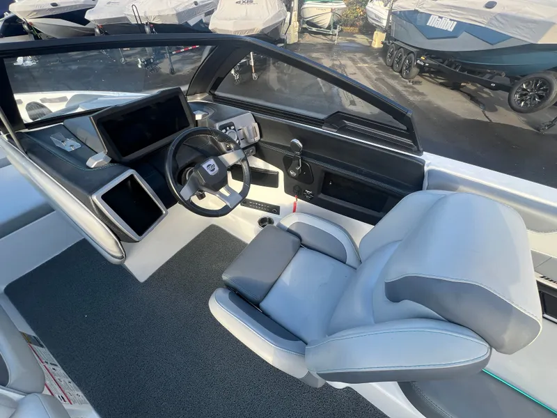 Slide: The Image of Malibu Wakesetter 22 LSV 2022 - 11