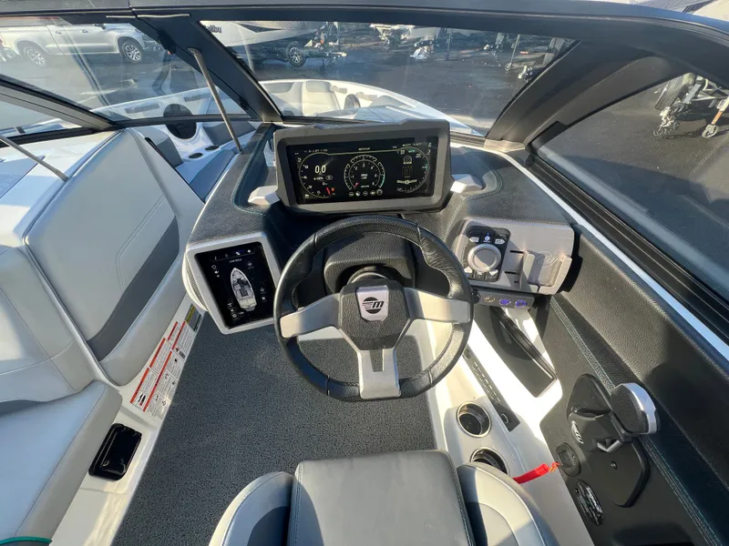 Slide: The Image of Malibu Wakesetter 22 LSV 2022 - 12