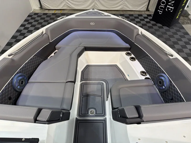 Slide: The Image of Cobalt R8 Surf 2026 - 10