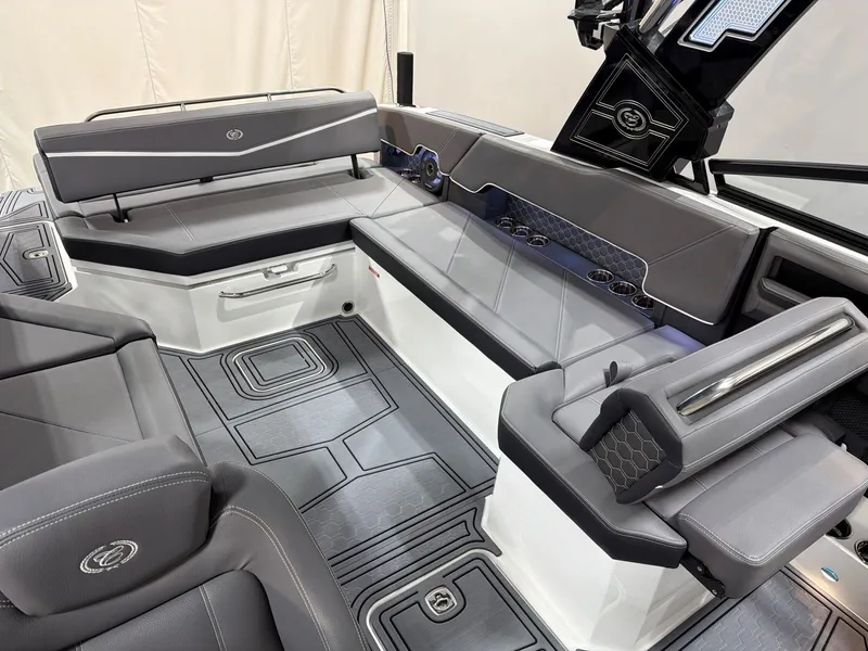 Slide: The Image of Cobalt R8 Surf 2026 - 14