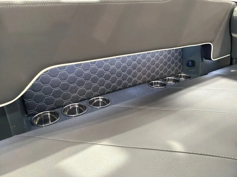 Slide: The Image of Cobalt R8 Surf 2026 - 15