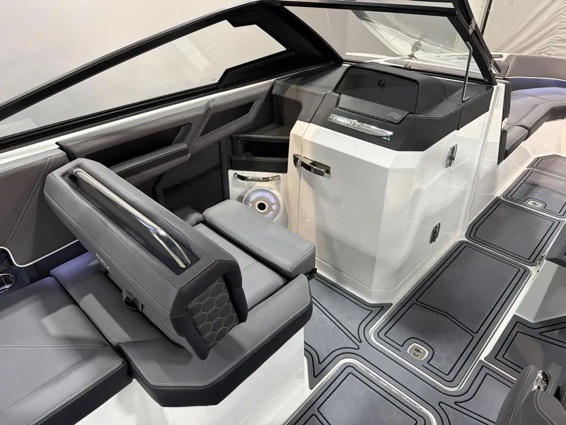 Slide: The Image of Cobalt R8 Surf 2026 - 18