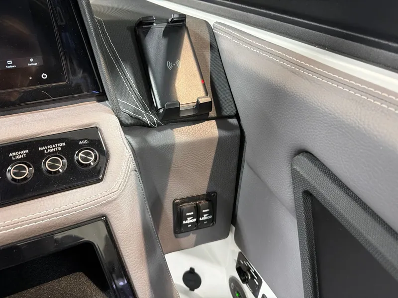 Slide: The Image of Cobalt R8 Surf 2026 - 25