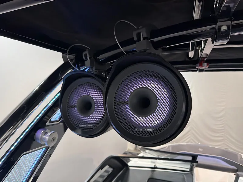 Slide: The Image of Cobalt R8 Surf 2026 - 27