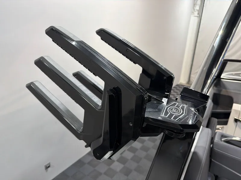 Slide: The Image of Cobalt R8 Surf 2026 - 28