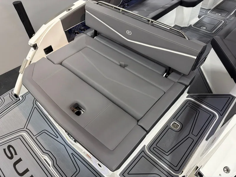 Slide: The Image of Cobalt R8 Surf 2026 - 7