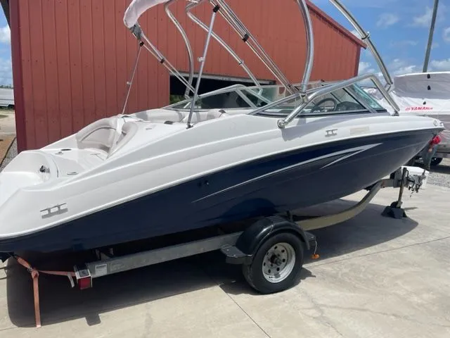 Slide: The Image of Yamaha SX190 2012 - 4