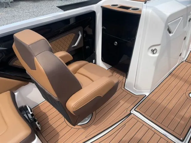 Slide: The Image of Yamaha 252S 2025 - 10