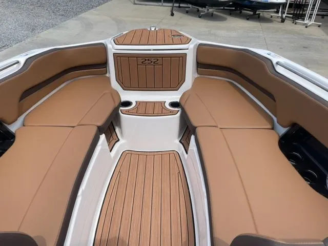 Slide: The Image of Yamaha 252S 2025 - 12