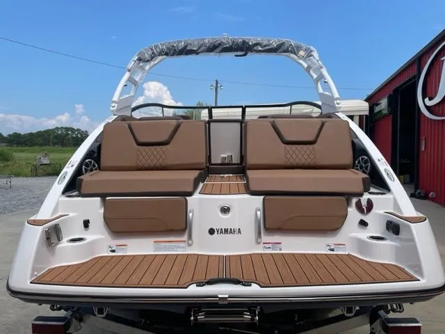 Slide: The Image of Yamaha 252S 2025 - 3