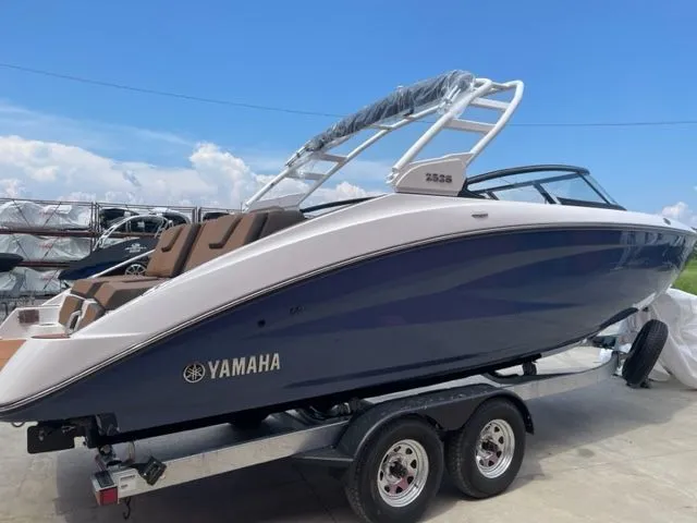 Slide: The Image of Yamaha 252S 2025 - 4