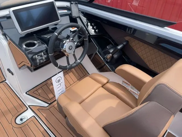 Slide: The Image of Yamaha 252S 2025 - 7