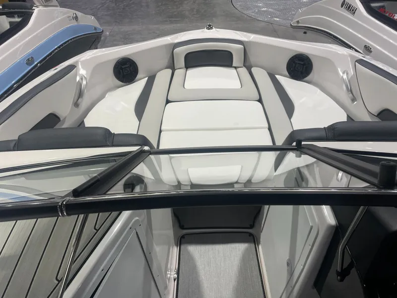 Slide: The Image of Yamaha AR195 2025 - 8