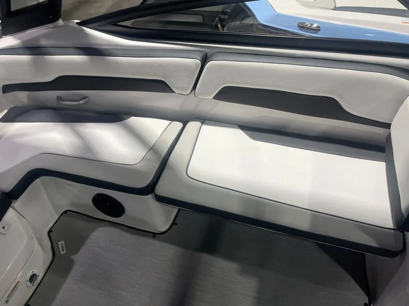 Slide: The Image of Yamaha AR195 2025 - 9