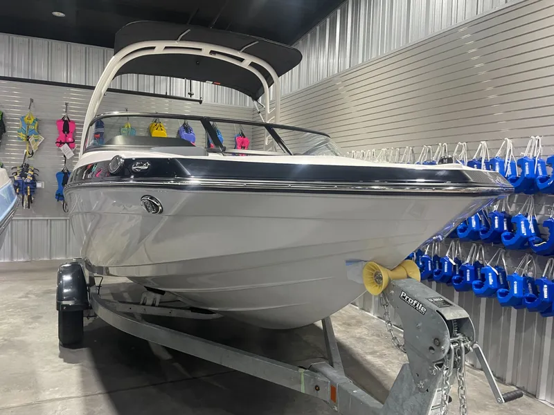 Slide: The Image of Yamaha 195S 2025 - 5