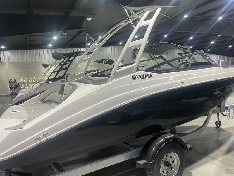 Slide: The Image of Yamaha AR190 2025 - 2