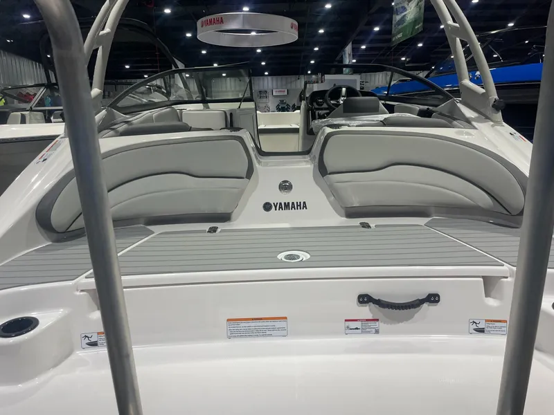 Slide: The Image of Yamaha AR190 2025 - 3