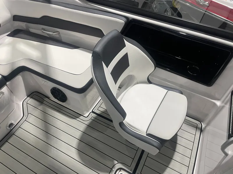 Slide: The Image of Yamaha 195S 2025 - 10