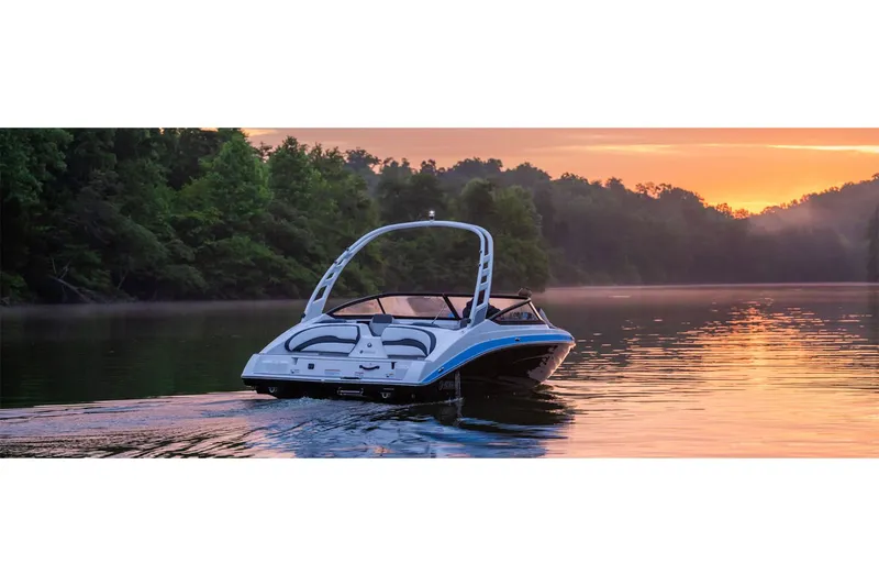 Slide: The Image of Yamaha 195S 2025 - 22