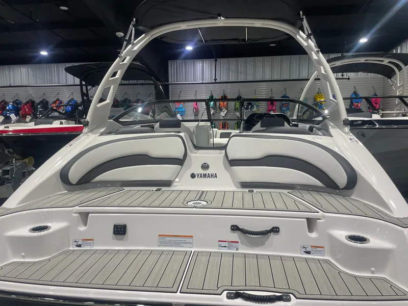 Slide: The Image of Yamaha 195S 2025 - 4