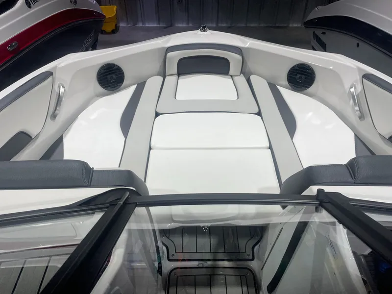 Slide: The Image of Yamaha 195S 2025 - 8