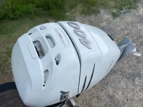 Slide: The Image of Avalon Catalina Quad Lounge Windshield 27 ft. 2023 - 10