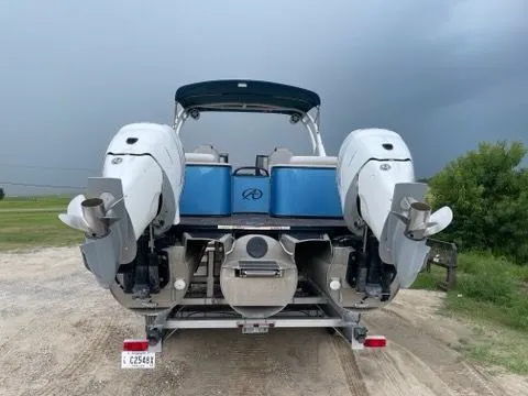 Slide: The Image of Avalon Catalina Quad Lounge Windshield 27 ft. 2023 - 11