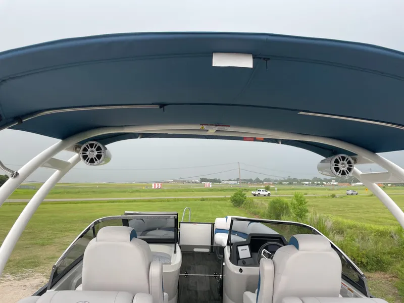 Slide: The Image of Avalon Catalina Quad Lounge Windshield 27 ft. 2023 - 13