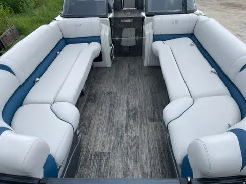 Slide: The Image of Avalon Catalina Quad Lounge Windshield 27 ft. 2023 - 6