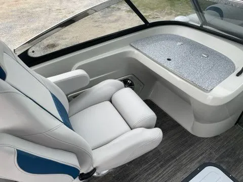 Slide: The Image of Avalon Catalina Quad Lounge Windshield 27 ft. 2023 - 9