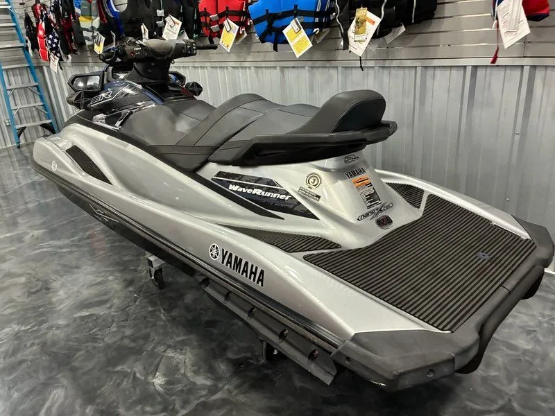 Slide: The Image of Yamaha VX Cruiser 2016 - 4