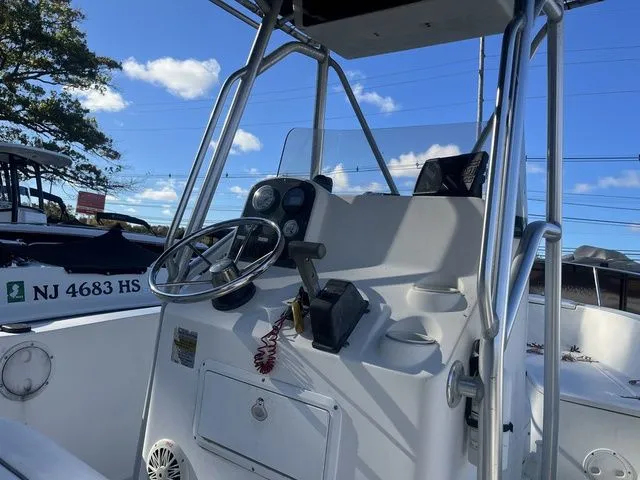 Slide: The Image of Sea Hunt Triton 202 2005 - 6