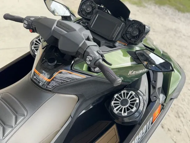 Slide: The Image of Kawasaki ULTRA 160LX 2025 - 12