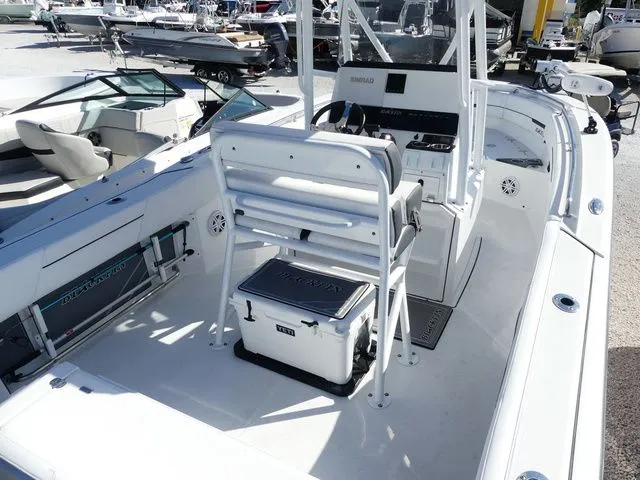 Slide: The Image of Blackfin 222 CC 2023 - 7