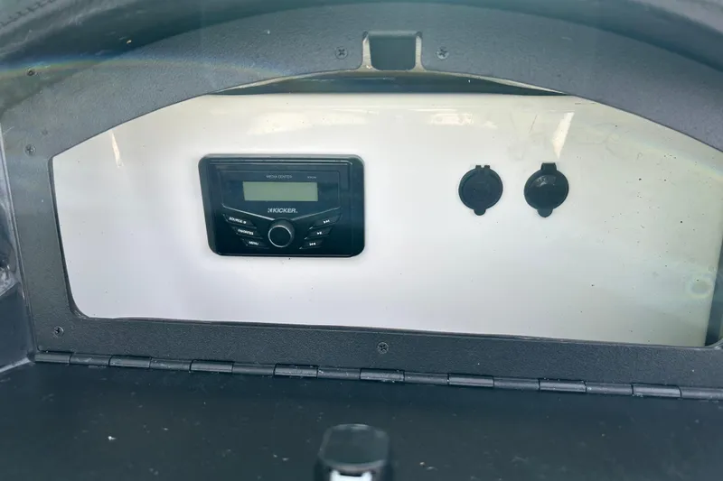 Slide: The Image of Dashboard of 2022 Four Winns HD2 OB boat featuring Kicker media center. - 47