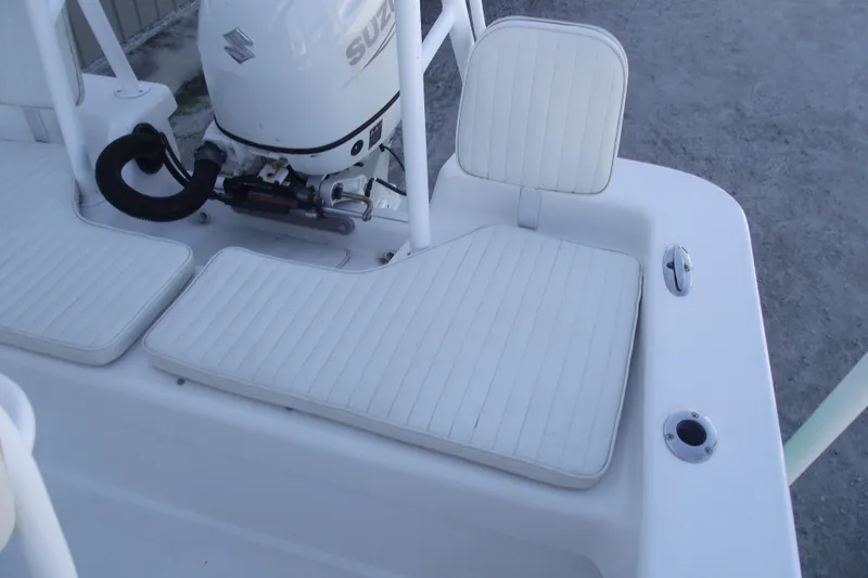 Slide: The Image of White seating area on a 2021 Savannah SS21 boat with Suzuki engine. - 23
