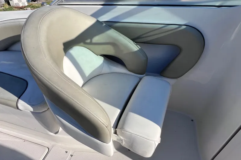 Slide: The Image of 2006 Sea Ray 240 Sundeck boat seat with light gray upholstery. - 16