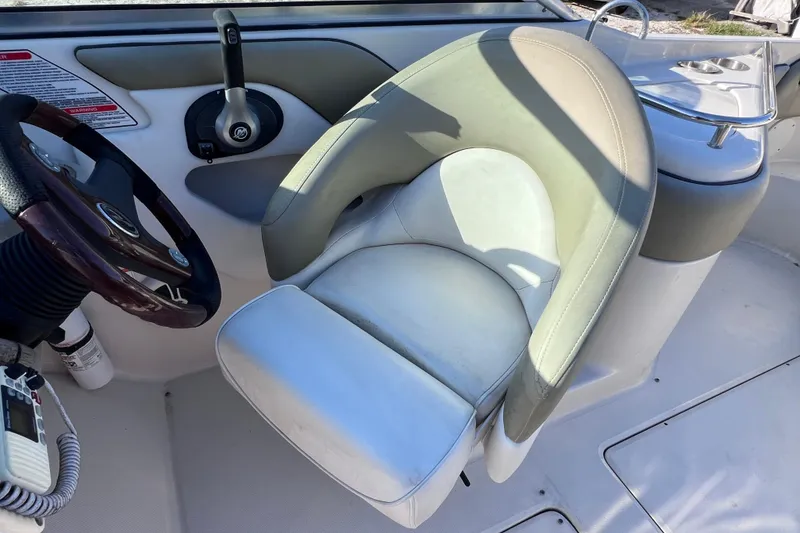 Slide: The Image of Captain's seat and controls of 2006 Sea Ray 240 Sundeck boat. - 18