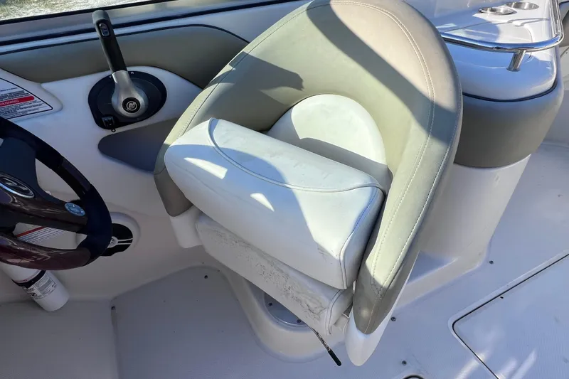 Slide: The Image of Captain's seat and controls of a 2006 Sea Ray 240 Sundeck boat. - 19