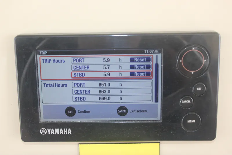 Slide: The Image of Yamaha display showing trip and total hours for 2018 Scout 380 LXF boat. - 18