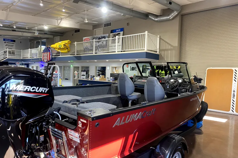 The Image of 2026 Alumacraft Voyageur 175 Sport boat with Mercury engine in showroom. - 0