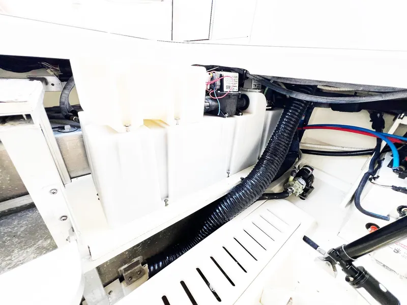 Slide: The Image of Sea Ray Sundancer 320 Outboard 2019 - 51