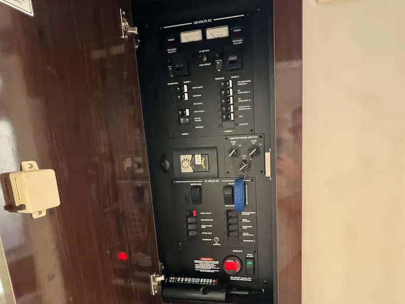 Slide: The Image of Sea Ray Sundancer 320 Outboard 2019 - 54