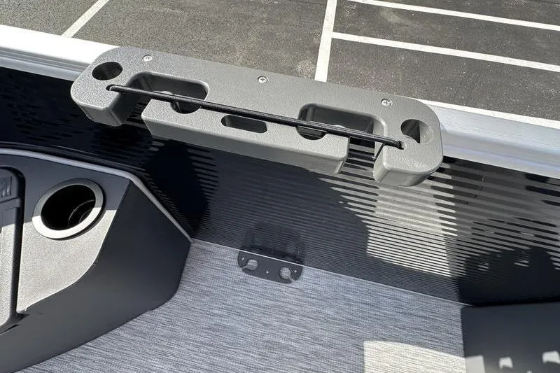 Slide: The Image of 2026 Bennington S 20 SF pontoon boat interior with seating and helm. - 15