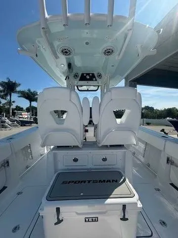 Slide: The Image of Sportsman Heritage 261 Center Console 2026 - 16