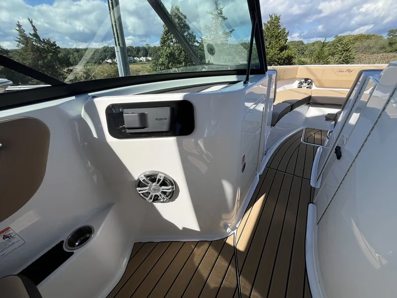 Slide: The Image of Sea Ray SDX 250 Outboard 2026 - 11