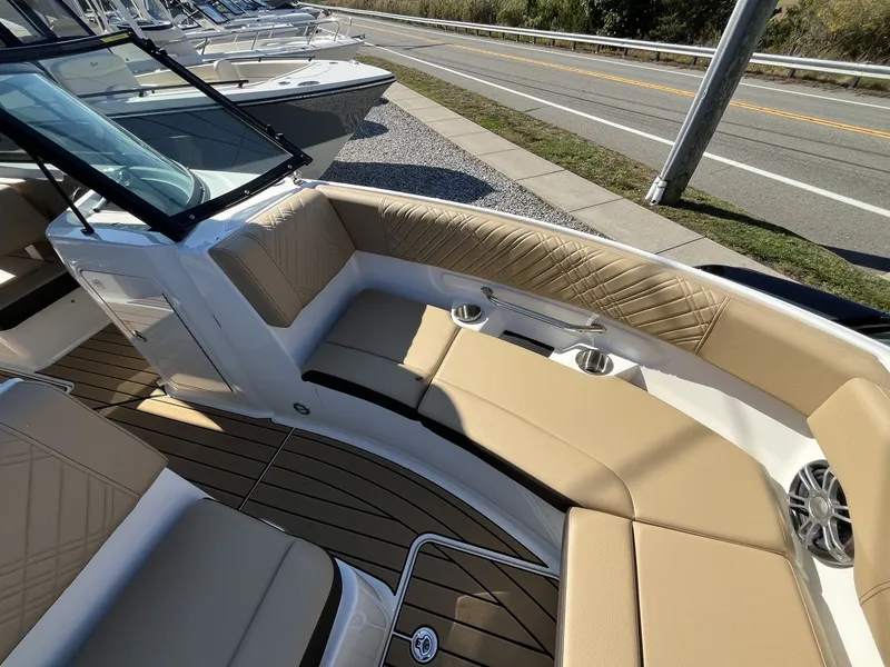 Slide: The Image of Sea Ray SDX 250 Outboard 2026 - 14