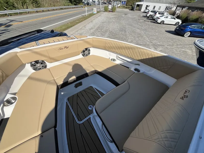 Slide: The Image of Sea Ray SDX 250 Outboard 2026 - 15